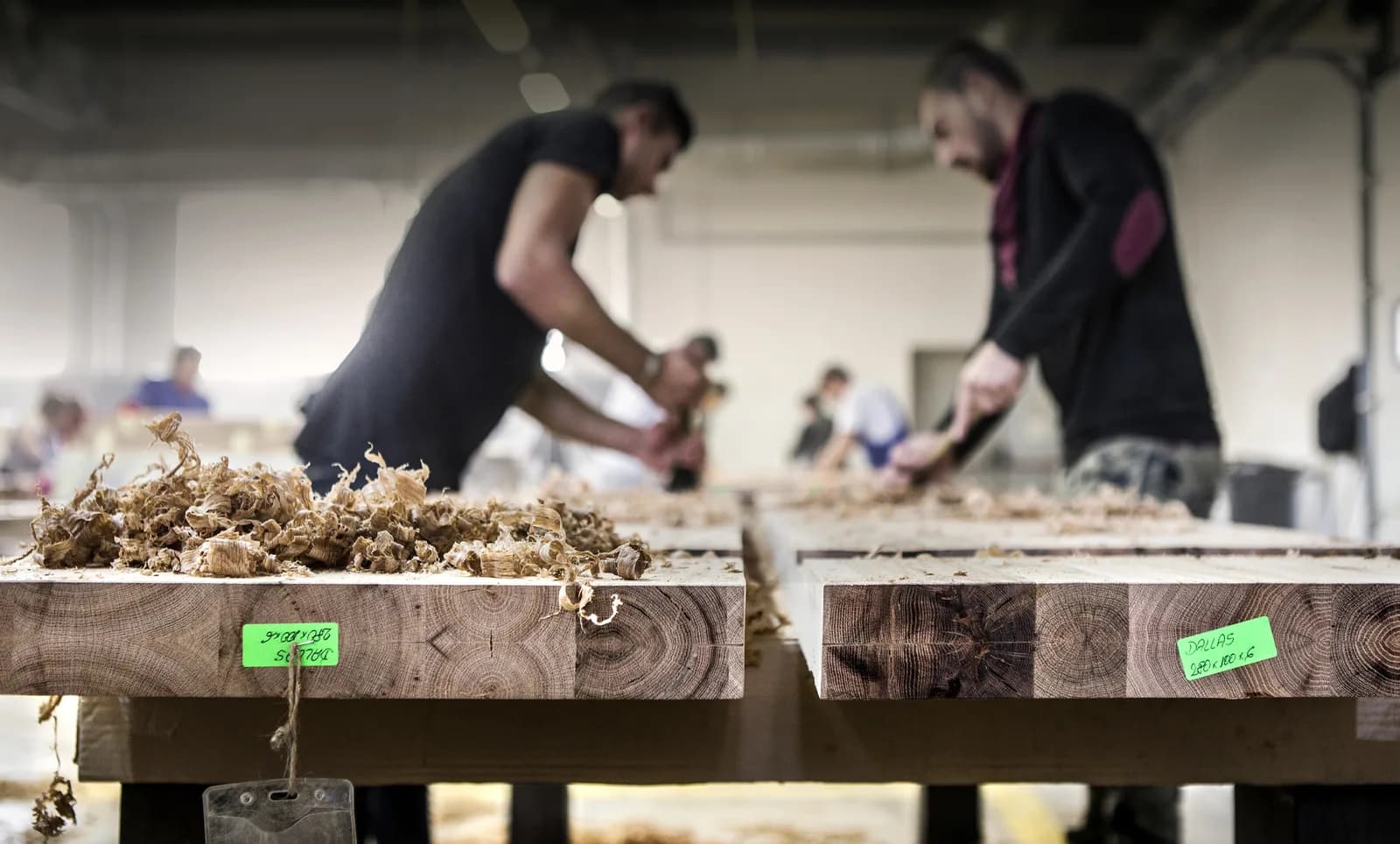 Proces de finisare manuala mobilier lemn masiv Dallas Fabbi Studio